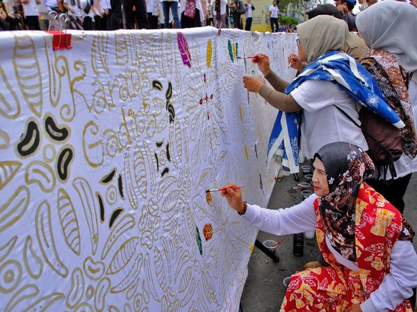 Semarak Festival Harmoni Pesona Batik di Magelang