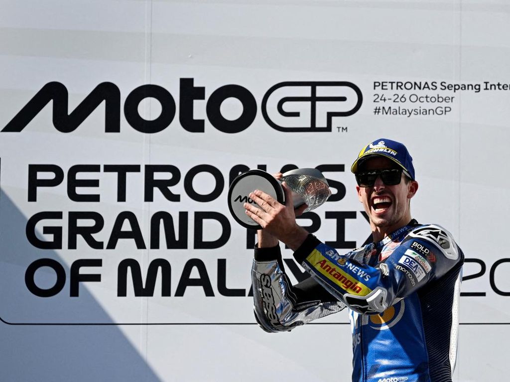 Semringah Alex Marquez Kunci Runner-Up MotoGP 2025 di Sepang Semringah Alex Marquez Kunci Runner-Up MotoGP 2025 di Sepang