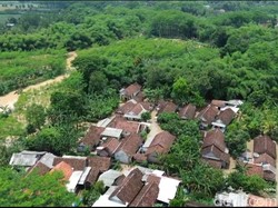 Banjir Luapan Sungai Banter di Lumajang Surut, Warga Bersih-bersih Rumah Banjir Luapan Sungai Banter di Lumajang Surut, Warga Bersih-bersih Rumah