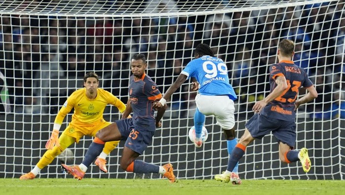 SOCCER-ITALY-NAP-INT/ Soccer Football - Serie A - Napoli v Inter Milan - Stadio Diego Armando Maradona, Naples, Italy - October 25, 2025 Napolis Frank Anguissa scores their third goal REUTERS/Matteo Ciambelli