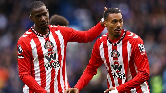 Sunderland Sunderland mengalahkan Chelsea, juara dunia, dan menembus posisi kedua klasemen Liga Inggris.