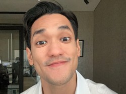 Gaya Afgan Pamer Foto Tanpa Kacamata, Curi Atensi Gaya Afgan Pamer Foto Tanpa Kacamata, Curi Atensi