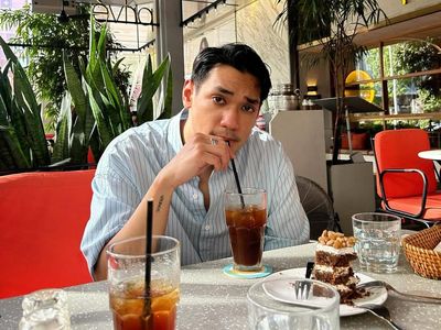 Seru! Pose Afgan Ketika Ngopi Santai hingga Nikmati BBQ Korea