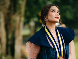 Lulus Magna Cumlaude di ITB, Aruma Gaspol Musik Lagi Lulus Magna Cumlaude di ITB, Aruma Gaspol Musik Lagi