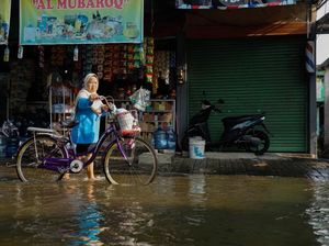 Luthfi Minta BPBD Jateng Stanby 1 X 24 Jam Cek Korban Banjir Semarang-Demak Luthfi Minta BPBD Jateng Stanby 1 X 24 Jam Cek Korban Banjir Semarang-Demak