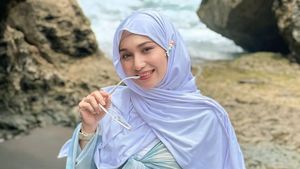 Baby Margaretha Lagi Belajar Berhijab