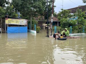 Banjir di Ketitang Wetan Pati Capai 1 Meter, 850 Rumah Terendam Banjir di Ketitang Wetan Pati Capai 1 Meter, 850 Rumah Terendam