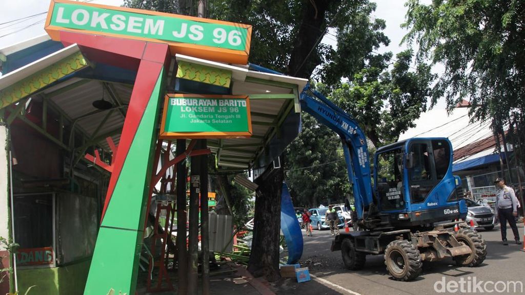 Bubur Barito Cs Dibongkar, Pedagang Kuliner Pindah ke Lenteng Agung Bubur Barito Cs Dibongkar, Pedagang Kuliner Pindah ke Lenteng Agung