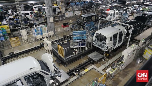 Daihatsu Kyoto Plant Proses perakitan mobil di Daihatsu Kyoto Plant, Senin (27/10/2025). CNN Indonesia/Damar Iradat