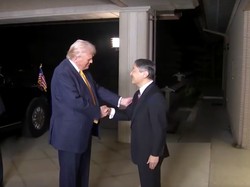 Video Donald Trump Disambut Kaisar Jepang Saat Tiba di Tokyo