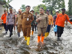 Tinjau Korban Banjir, Ahmad Luthfi Pastikan Bantuan Tepat Sasaran Tinjau Korban Banjir, Ahmad Luthfi Pastikan Bantuan Tepat Sasaran