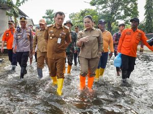 Tinjau Korban Banjir, Ahmad Luthfi Pastikan Bantuan Tepat Sasaran Tinjau Korban Banjir, Ahmad Luthfi Pastikan Bantuan Tepat Sasaran