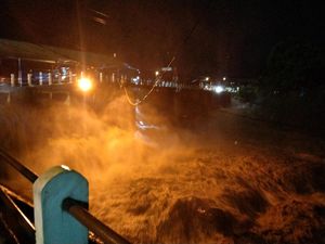 Bendung Katulampa Siaga 3 Usai Puncak Bogor Hujan Deras Bendung Katulampa Siaga 3 Usai Puncak Bogor Hujan Deras