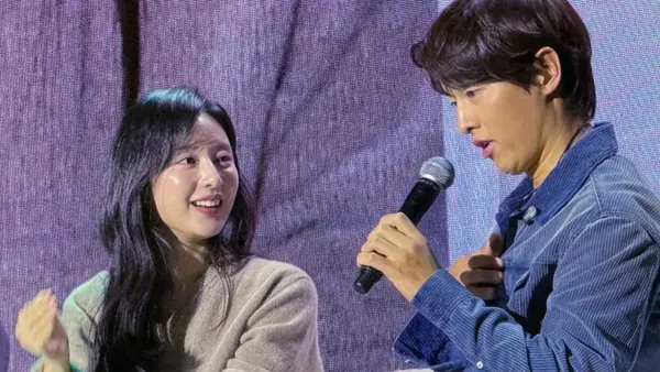 Surprise! Kim Ji Won Jadi Tamu Istimewa di Fan Meeting Song Joong Ki