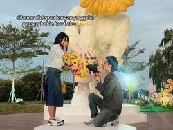 Effort Banget! Viral Pria Buat Patung Bunga Matahari Raksasa untuk Lamaran Effort Banget! Viral Pria Buat Patung Bunga Matahari Raksasa untuk Lamaran