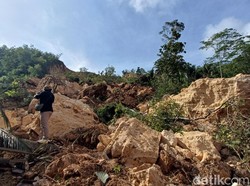 Kisah Warga Banyumas Lolos dari Longsor Batu Kapur berkat Antar Anak Jajan Kisah Warga Banyumas Lolos dari Longsor Batu Kapur berkat Antar Anak Jajan