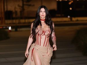 Potret Megan Fox Setelah Melahirkan, Tampil Seksi Bak Jennifers Body Potret Megan Fox Setelah Melahirkan, Tampil Seksi Bak Jennifers Body