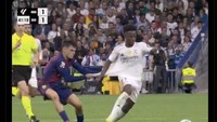 Momen Pedri tarik jersey Vinicius. Muncul deh narasi, kalau Pedri minat jersey Madrid, beli di toko saja. Foto: dok. Internet/X (Twitter)