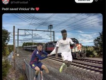 Meme-meme Kocak El Clasico: Aksi Pedri yang Minati Jersey Vini