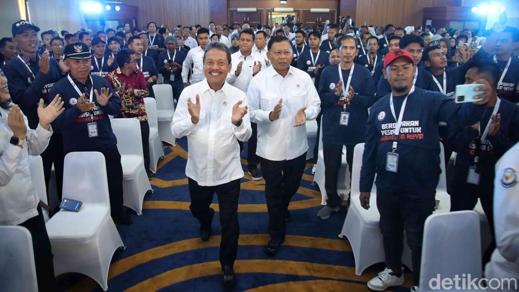 Momen Menteri Wahyu Trenggono Resmikan Kampung Nelayan Merah Putih KKP Momen Menteri Wahyu Trenggono Resmikan Kampung Nelayan Merah Putih KKP