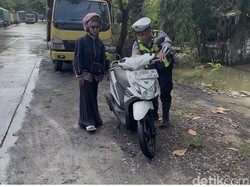 Banjir di Pantura Pati Bikin Banyak Motor Mogok Banjir di Pantura Pati Bikin Banyak Motor Mogok