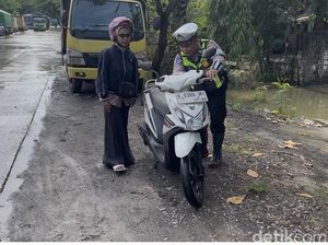 Banjir di Pantura Pati Bikin Banyak Motor Mogok Banjir di Pantura Pati Bikin Banyak Motor Mogok