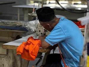 Lapas Cirebon Gelar Pelatihan Jahit-Bordir untuk Napi, Harap Ciptakan UMK Tekstil Lapas Cirebon Gelar Pelatihan Jahit-Bordir untuk Napi, Harap Ciptakan UMK Tekstil