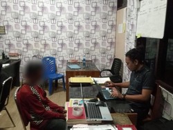 Pria Mabuk Jatuhkan Pemotor Perempuan di Labuan Bajo, Pelaku Ditangkap Pria Mabuk Jatuhkan Pemotor Perempuan di Labuan Bajo, Pelaku Ditangkap