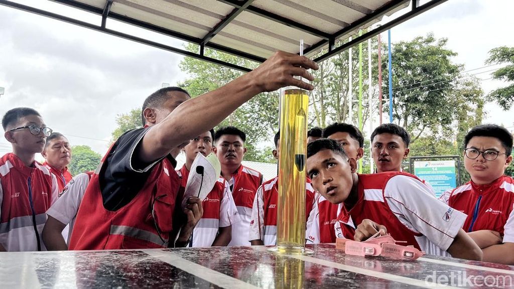 Serunya Siswa SMK di Palembang Ikut Program Pantau SPBU Pertamina Serunya Siswa SMK di Palembang Ikut Program Pantau SPBU Pertamina