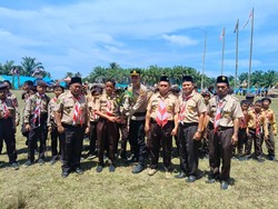 Polisi dan Gerakan Pramuka Rohul Tanam Pohon di Momen Hari Sumpah Pemuda Polisi dan Gerakan Pramuka Rohul Tanam Pohon di Momen Hari Sumpah Pemuda