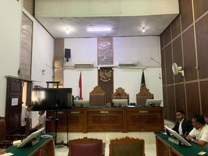 Penjelasan Polisi soal Poster Pendukung Khariq Saat Praperadilan di PN Jaksel Penjelasan Polisi soal Poster Pendukung Khariq Saat Praperadilan di PN Jaksel
