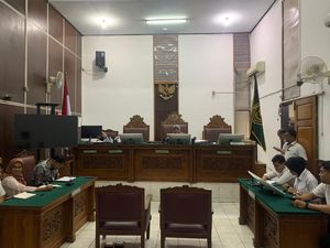 Hakim Juga Tolak Praperadilan Syahdan Husein-Muzzafar di Kasus Penghasutan Hakim Juga Tolak Praperadilan Syahdan Husein-Muzzafar di Kasus Penghasutan