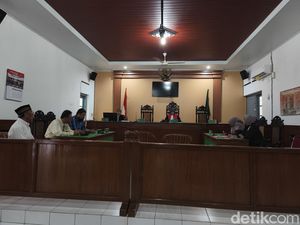 Praperadilan Terdakwa Korupsi Drainase Stadion Manahan Ditolak Praperadilan Terdakwa Korupsi Drainase Stadion Manahan Ditolak