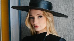 Potret Sophie Turner, Aktris Cantik yang Disebut Kencan dengan Chris Martin