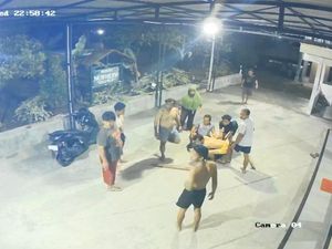 Maling Kotak Amal Tak Berkutik Usai Dikepung Warga di Kulon Progo Maling Kotak Amal Tak Berkutik Usai Dikepung Warga di Kulon Progo