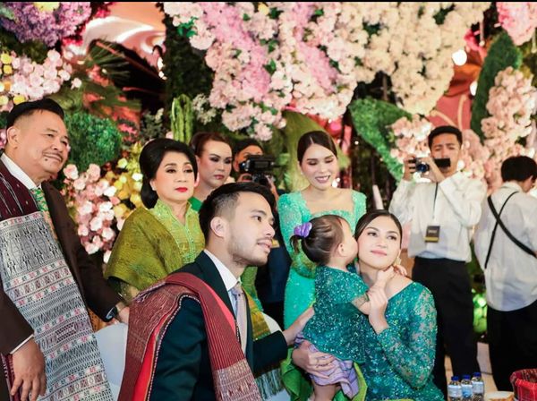 Foto Syukuran Baptisan Kyarra Anak Jessica Mila, Mewah Bak Resepsi Pernikahan Foto Syukuran Baptisan Kyarra Anak Jessica Mila, Mewah Bak Resepsi Pernikahan