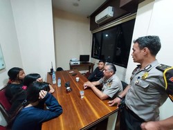 3 Gadis Nyasar gegara Numpang Truk di Priok, Lapor Polisi Akhirnya Diantar Pulang 3 Gadis Nyasar gegara Numpang Truk di Priok, Lapor Polisi Akhirnya Diantar Pulang