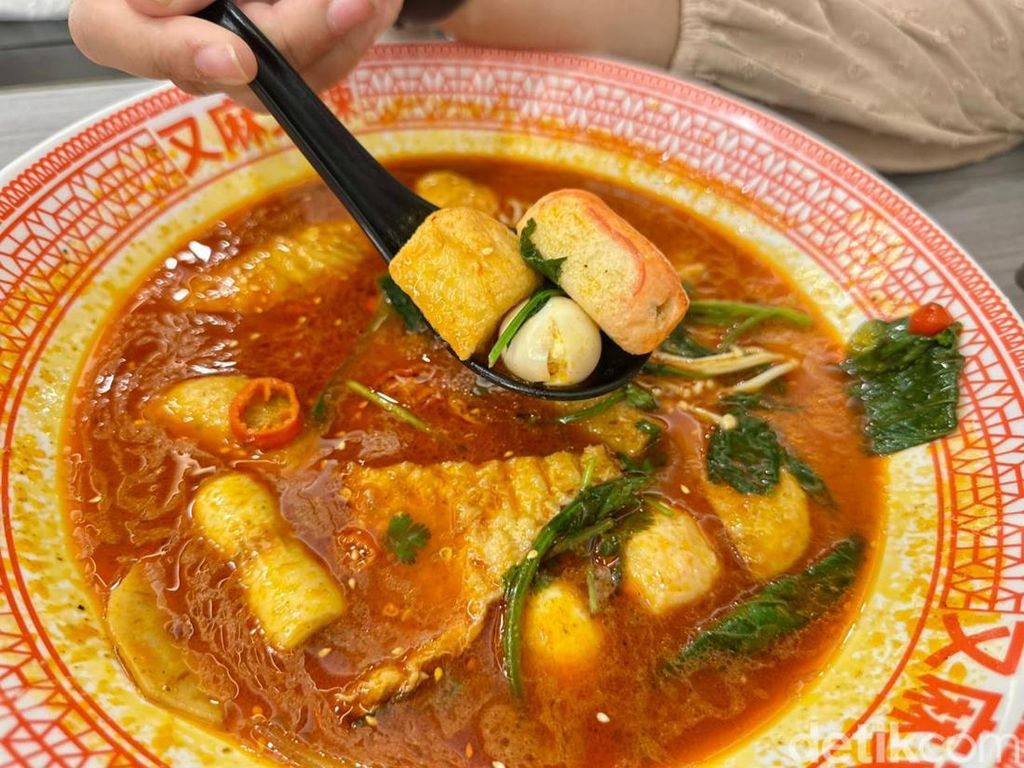 Malatang Halal yang Pedas Nikmat dengan Isian Pilih Sendiri Malatang Halal yang Pedas Nikmat dengan Isian Pilih Sendiri