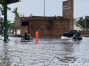 Kawasan Kota Lama Semarang Tergenang Banjir Kawasan Kota Lama Semarang Tergenang Banjir