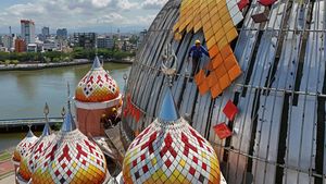 Biar Makin Kinclong, Masjid 99 Kubah Makassar Dipoles Lagi