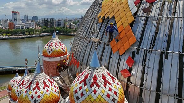 Biar Makin Kinclong, Masjid 99 Kubah Makassar Dipoles Lagi