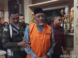 Eks Bupati Sleman Sri Purnomo Tersangka Korupsi Hibah Pariwisata Ditahan Eks Bupati Sleman Sri Purnomo Tersangka Korupsi Hibah Pariwisata Ditahan