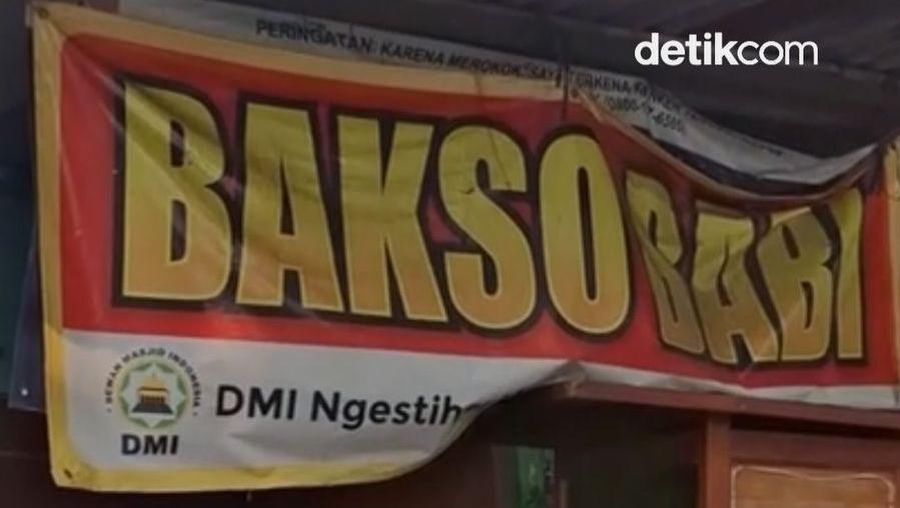 Video: Heboh Spanduk Bakso Babi Berlogo MUI-DMI