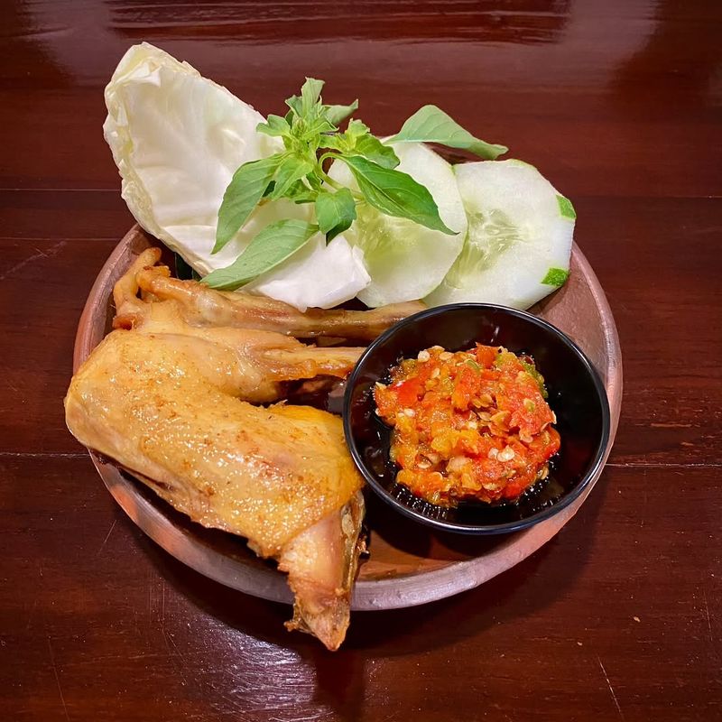 Jokowi Cicip Ayam Goreng Mbak Tien, Resto di Solo Milik sang Besan.