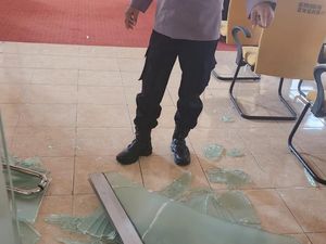 Demo Hari Sumpah Pemuda di Bone Ricuh, Kaca Kantor DPRD Pecah