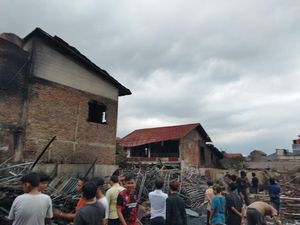 Kerugian Imbas Kebakaran Gedung Dekorasi Pesta di Jaktim Capai Rp 1,7 M Kerugian Imbas Kebakaran Gedung Dekorasi Pesta di Jaktim Capai Rp 1,7 M