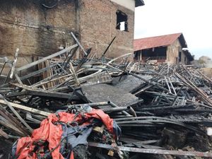 Kebakaran Gudang Dekorasi Pesta di Jaktim Padam, Begini Kondisinya Kebakaran Gudang Dekorasi Pesta di Jaktim Padam, Begini Kondisinya