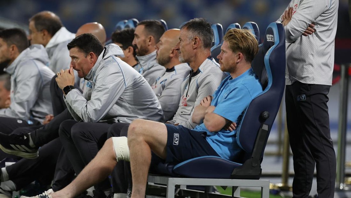 Kevin De Bruyne harus absen beberapa bulan karena cedera hamstring. (REUTERS/Ciro De Luca)