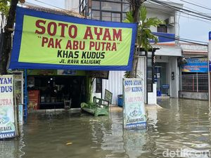 Bakul Menjerit Rugi gegara Banjir Kaligawe Semarang Tak Kunjung Surut Bakul Menjerit Rugi gegara Banjir Kaligawe Semarang Tak Kunjung Surut