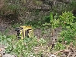 Kecelakaan Maut di Lembata, Truk Terjun ke Jurang-4 Orang Dilarikan ke RS Kecelakaan Maut di Lembata, Truk Terjun ke Jurang-4 Orang Dilarikan ke RS